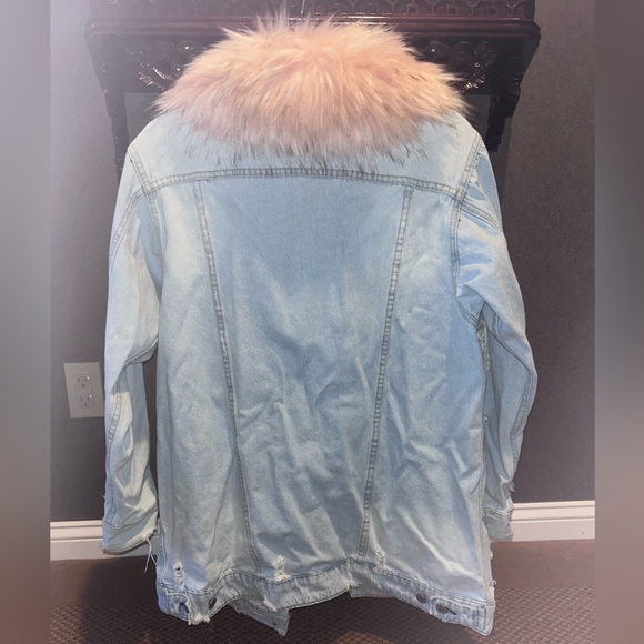 Distressed Denim Jacket w Faux Fur collar - Picture 10 of 16